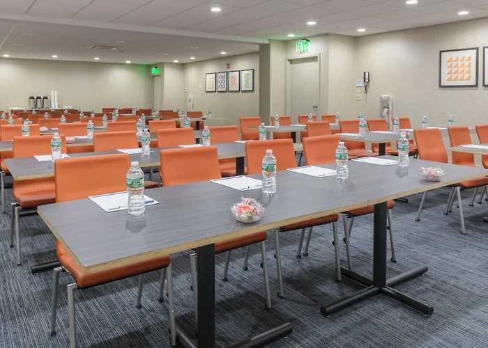 Holiday Inn Express Southington By Ihg