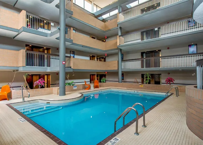 Coast Calgary University Area Hotel By Apa
