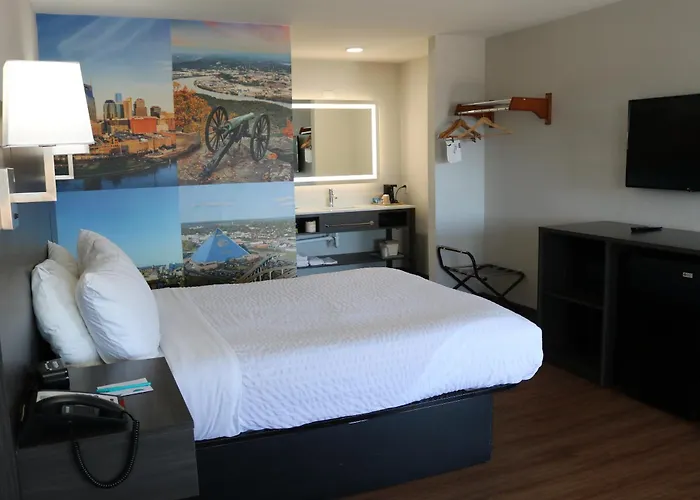 Clarion Pointe