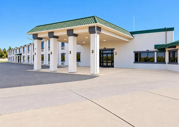 Badlands Inn & Suites