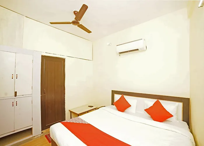 Hotel O Paras Guest House & Restaurant