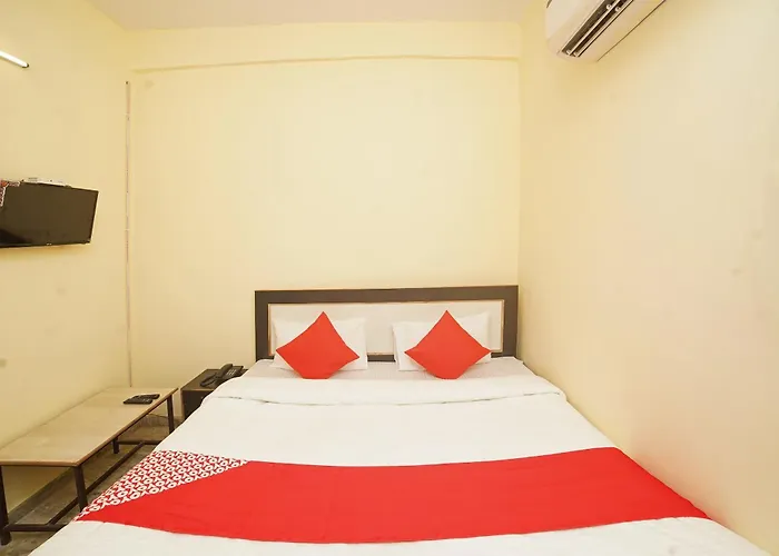 Hotel O Paras Guest House & Restaurant