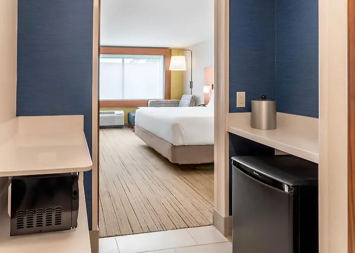 Holiday Inn Express & Suites - Milwaukee West Allis By Ihg