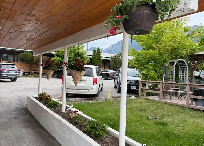 Destination Inn In The Heart Of The Village