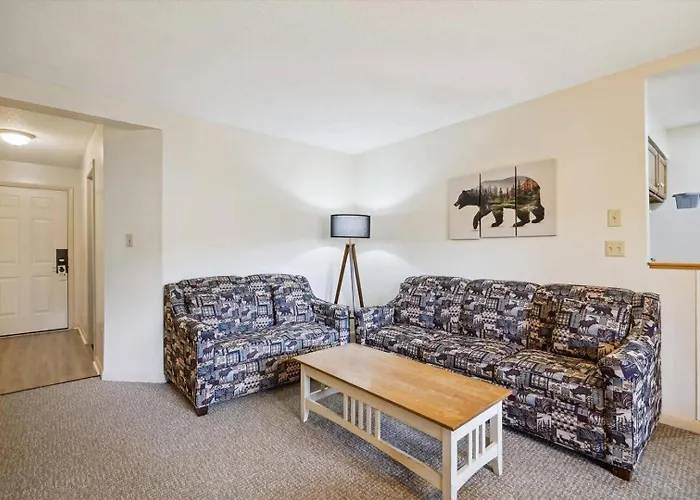 102 Cedarbrook One Bedroom Queen Suite