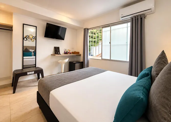 Hotel 12 Nights