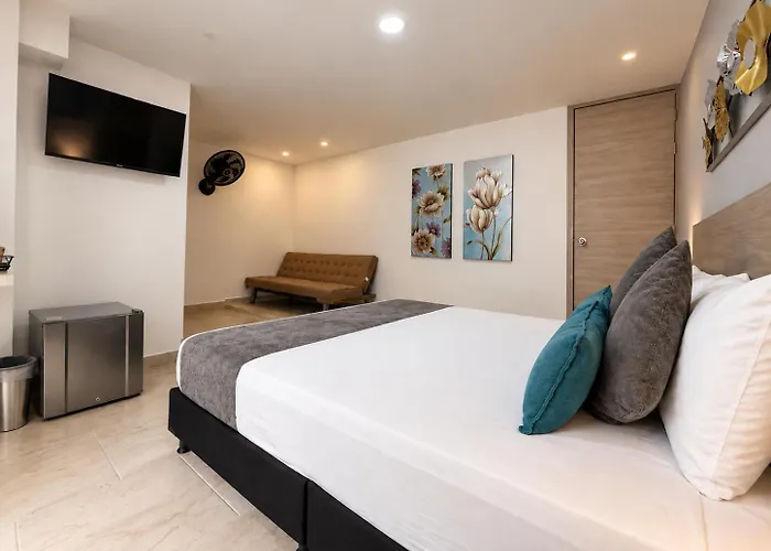 Hotel 12 Nights