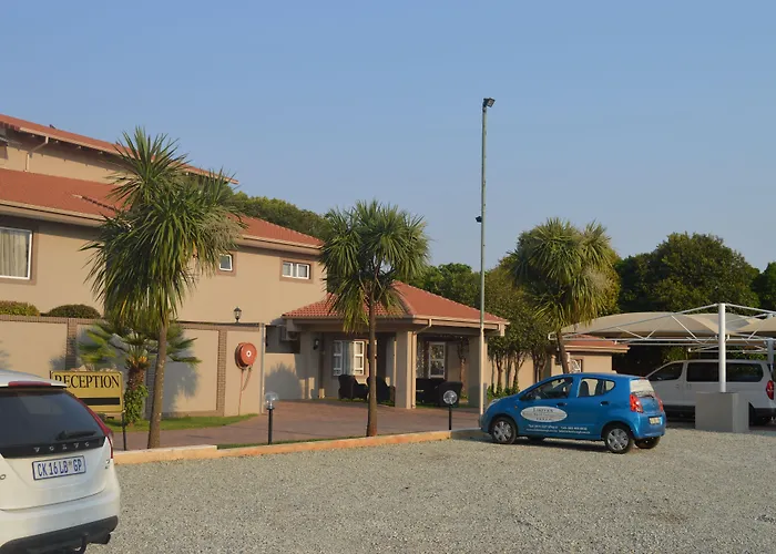 Airport Gardens Boutique Hotel