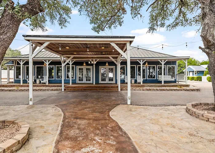 The Claire Hotel Canyon Lake
