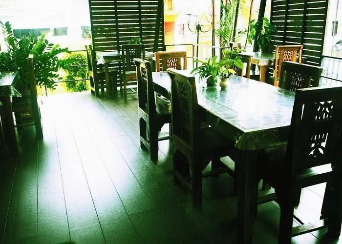 Ritzy House Hotel
