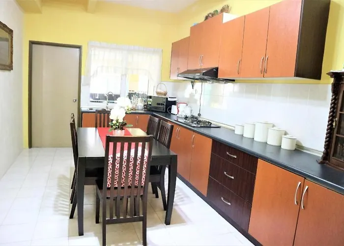 Hotel O D'Hitech Home
