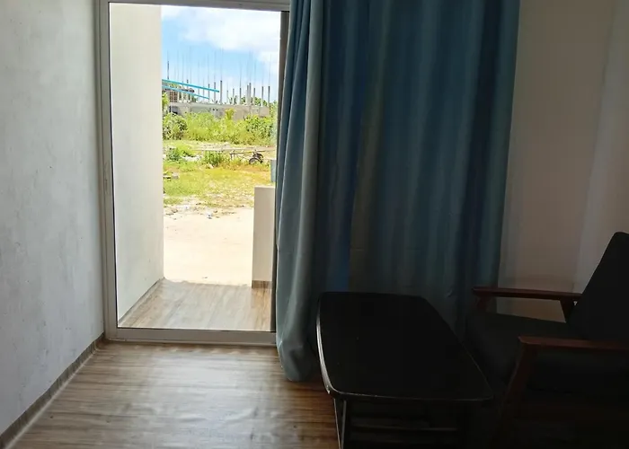 Dhiffushi Tourist Hotel