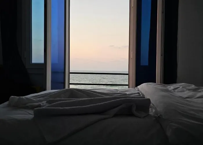 SeaView Hotel