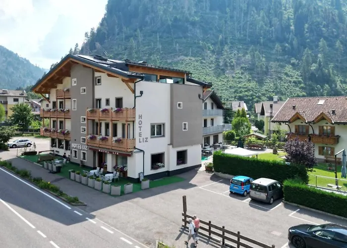 Liz Hotel & Apartments