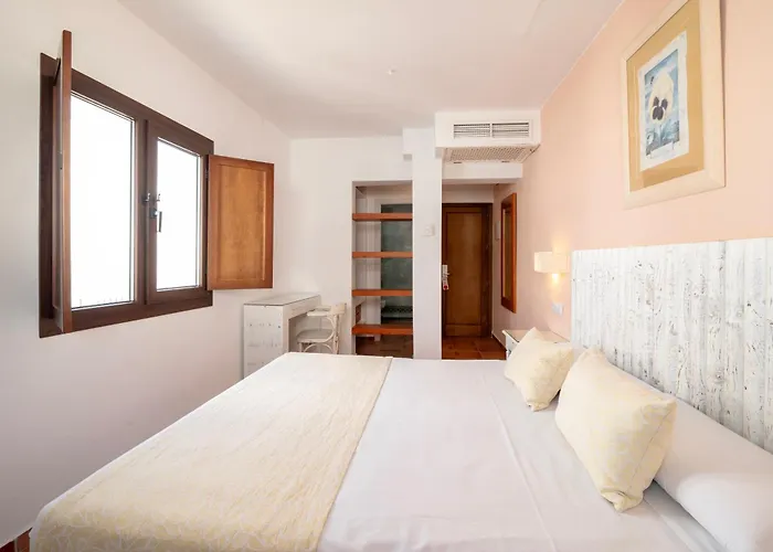 Hostal Doña Lola Marina
