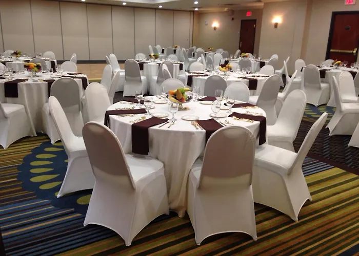 Holiday Inn Express Hotel & Suites - Belleville Area By Ihg