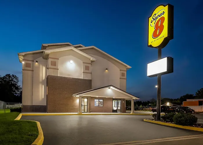 Super 8 By Wyndham New Castle