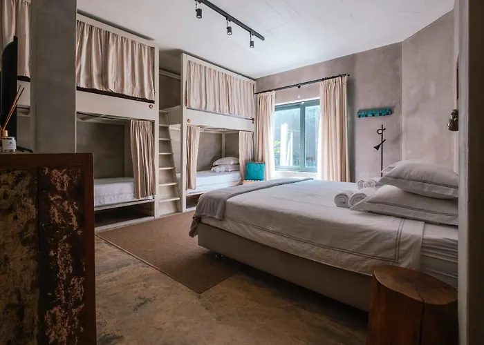 Surfers Lodge Peniche Ferrel 