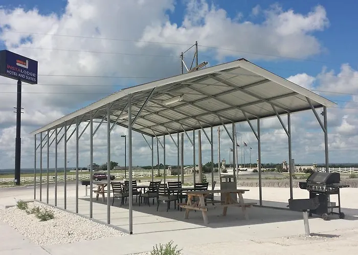 Instalodge Hotel And Suites Karnes City
