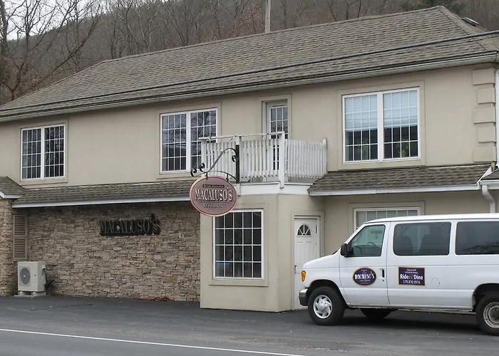 Macaluso'S At The Lantern Lodge