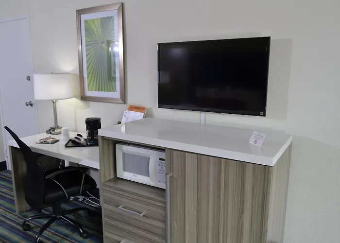 Ramada By Wyndham Fort Lauderdale Airport/Cruise Port Dania Beach