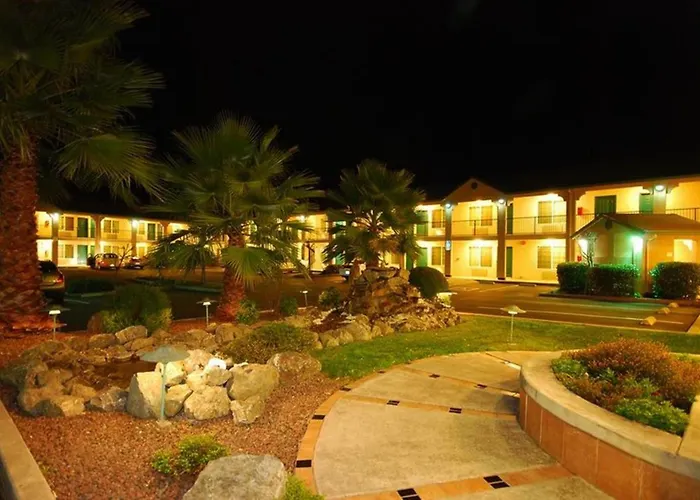 Cloverdale Wine Country Inn & Suites
