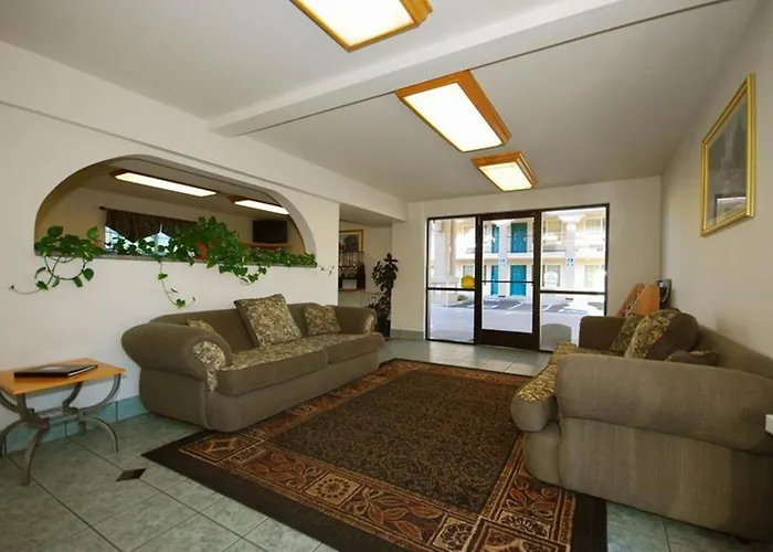Cloverdale Wine Country Inn & Suites