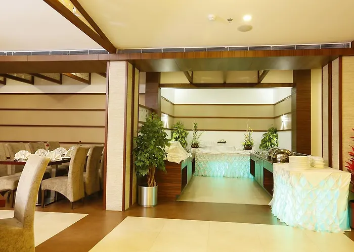 Hotel Moonlit Regency