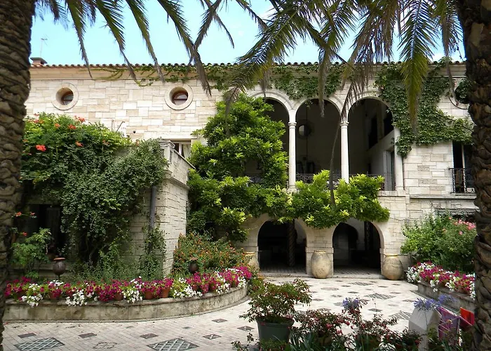 Hotel les arbousiers à Céret