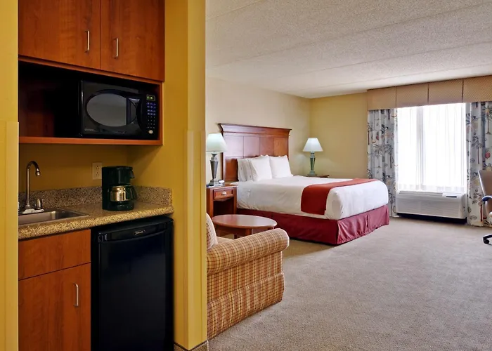 Holiday Inn Express & Suites Bloomington By Ihg
