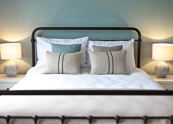 The Bath Arms Hotel