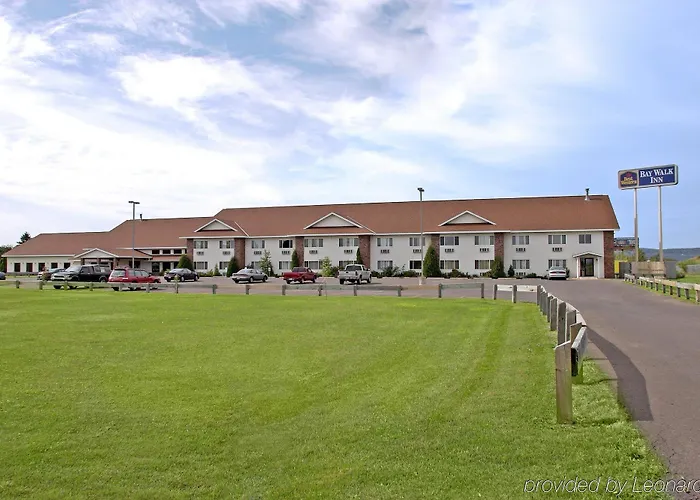 Boarders Inn & Suites By Cobblestone Hotels - Supe