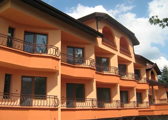 Family Hotel Emaly Green