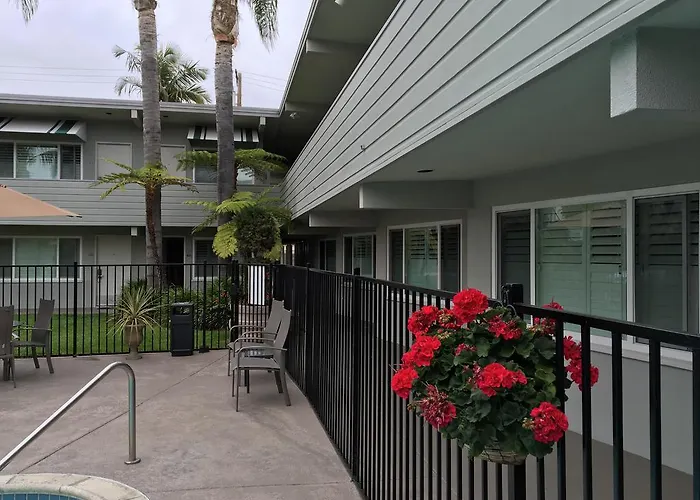La Avenida Inn