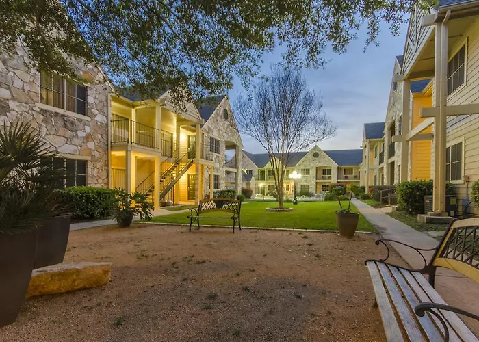 Navona Live Oak Hotel