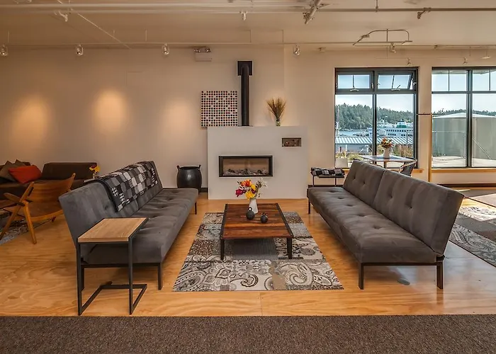 Island Inn At 123 West