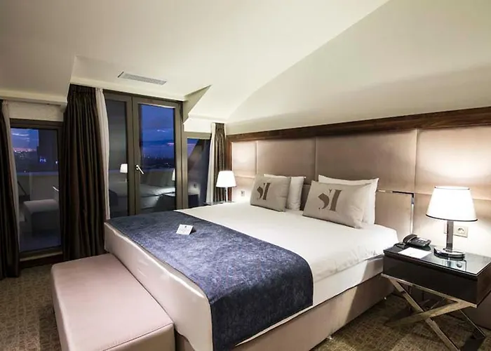 Inside Hotel Sisli Estambul