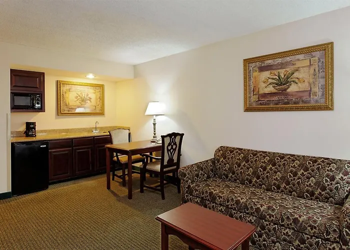 Holiday Inn Express Hotel & Suites Huntsville University Drive