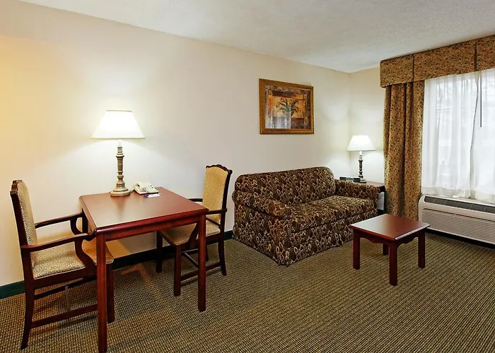 Holiday Inn Express Hotel & Suites Huntsville University Drive