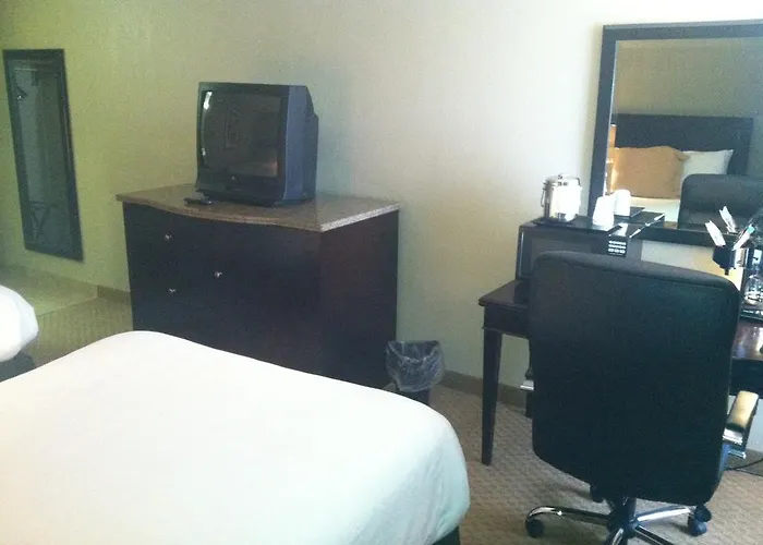 Howard Johnson Inn Cleveland Airport