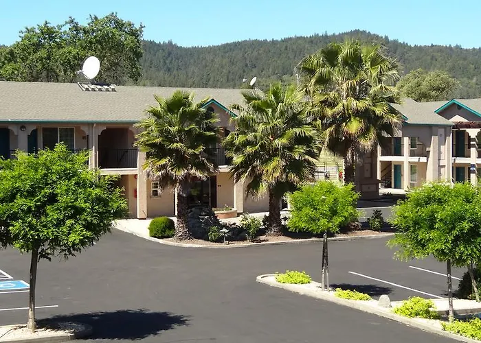Cloverdale Wine Country Inn & Suites