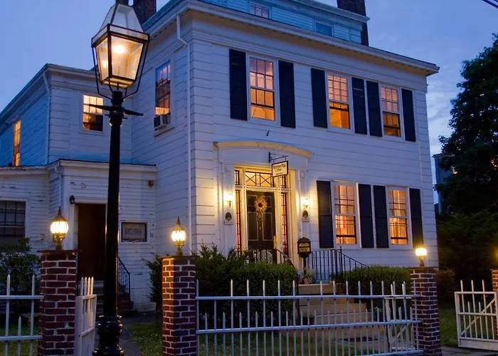 Historic Hill Inn
