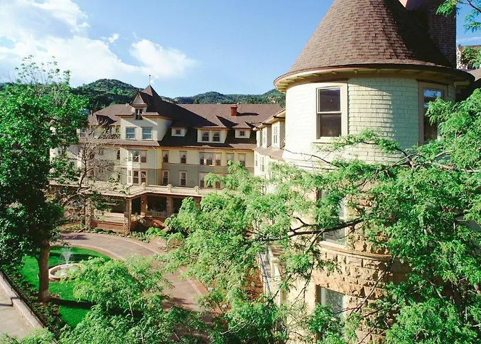 Cliff House At Pikes Peak