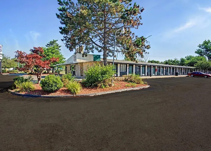 Knights Inn - Monroe