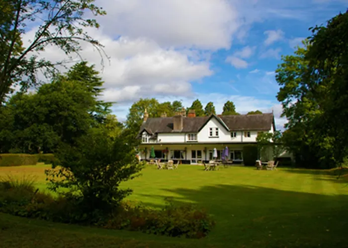 Cross Lanes Hotel