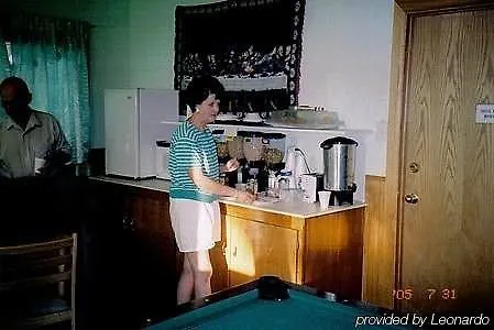 Budget Host Moon Mist Motel