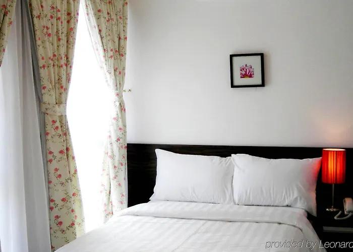 Bridal Tea House Hotel- Hung H