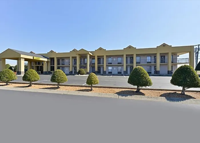 Super 8 By Wyndham Clarksville Northeast