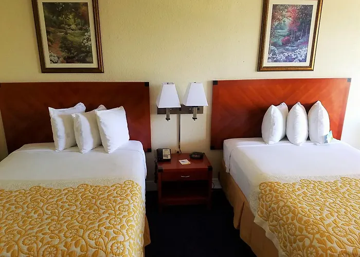 Days Inn & Suites By Wyndham Clermont