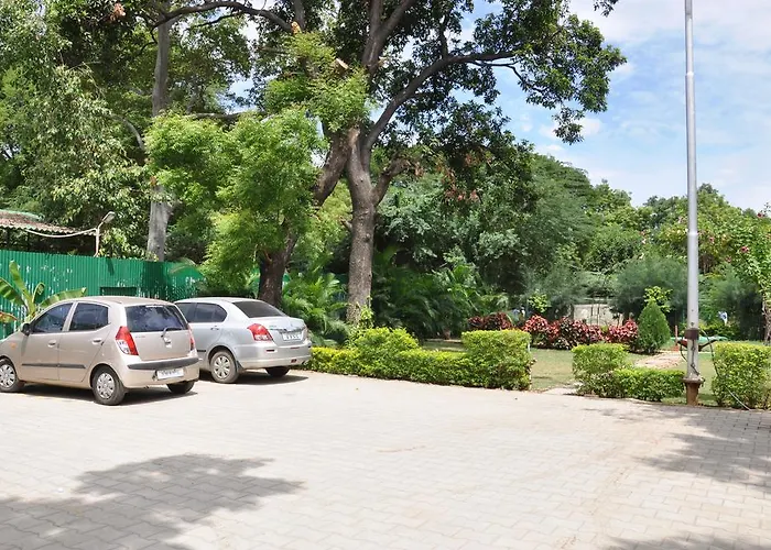 Sri Arulmuthu Residency